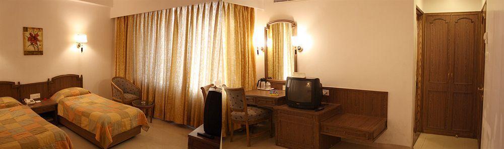 Celebrations Hotel Navi Mumbai Exterior photo
