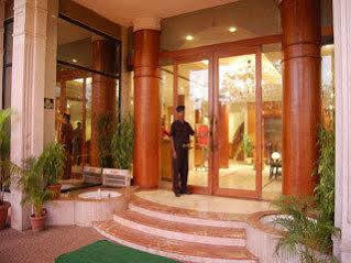 Celebrations Hotel Navi Mumbai Exterior photo