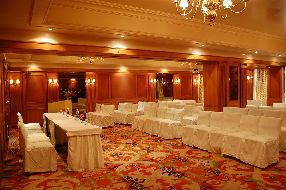Celebrations Hotel Navi Mumbai Exterior photo